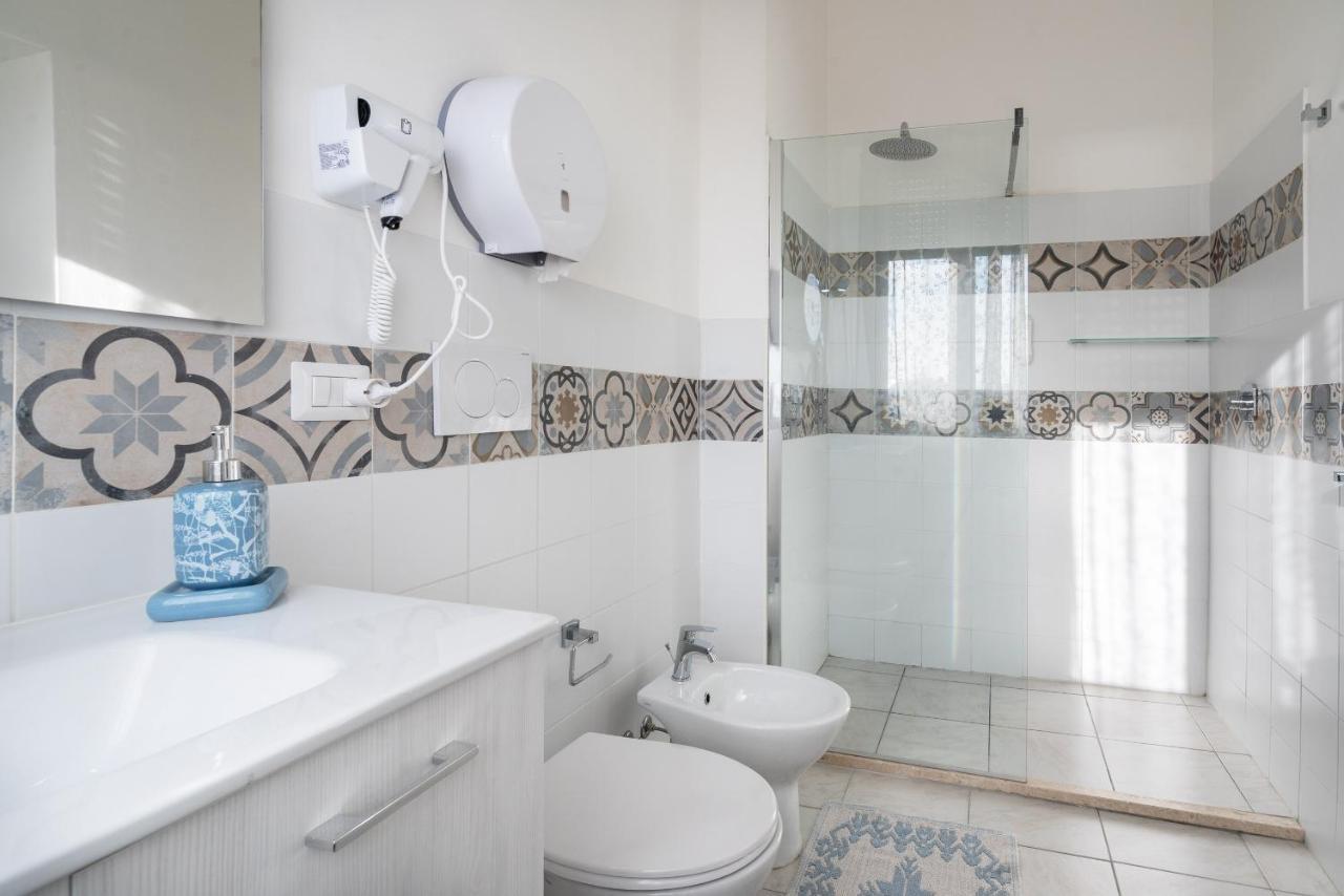 Cagliari Central Rooms With Port View Bagian luar foto